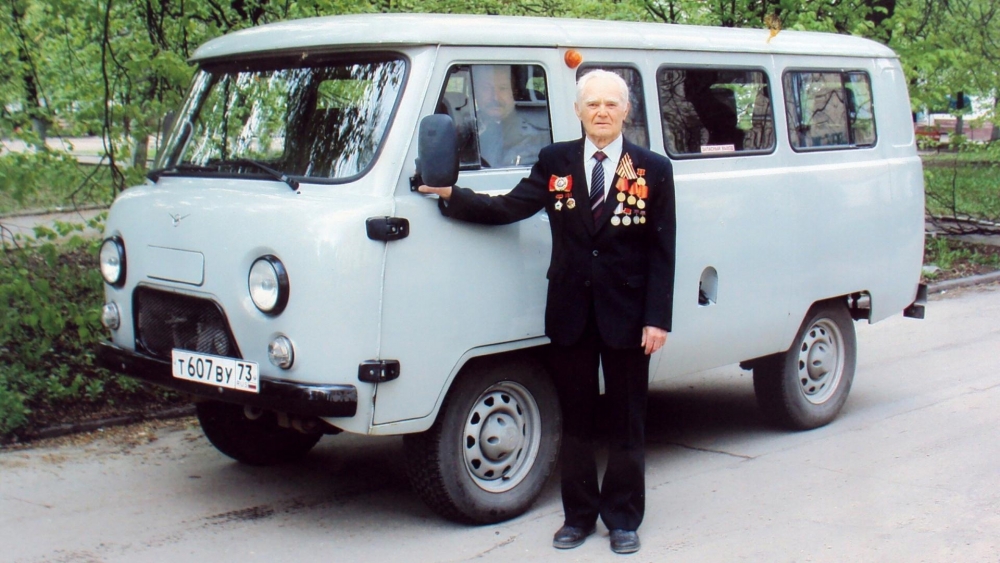 Ветеран Ульяновского автомобильного завода Егор Варченко ушёл из жизни в 96 лет. В своё время он стал одним из создателей легендарного автомобиля «УАЗ-450», который больше известен как «Буханка».