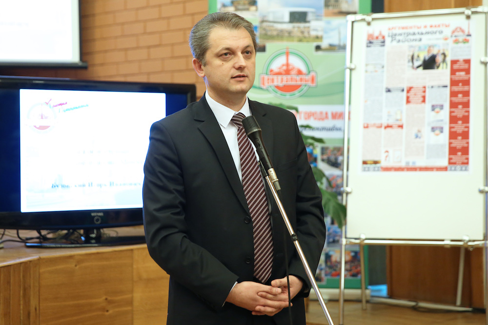 На фото: глава Центрального района города Минска Игорь Бузовский.