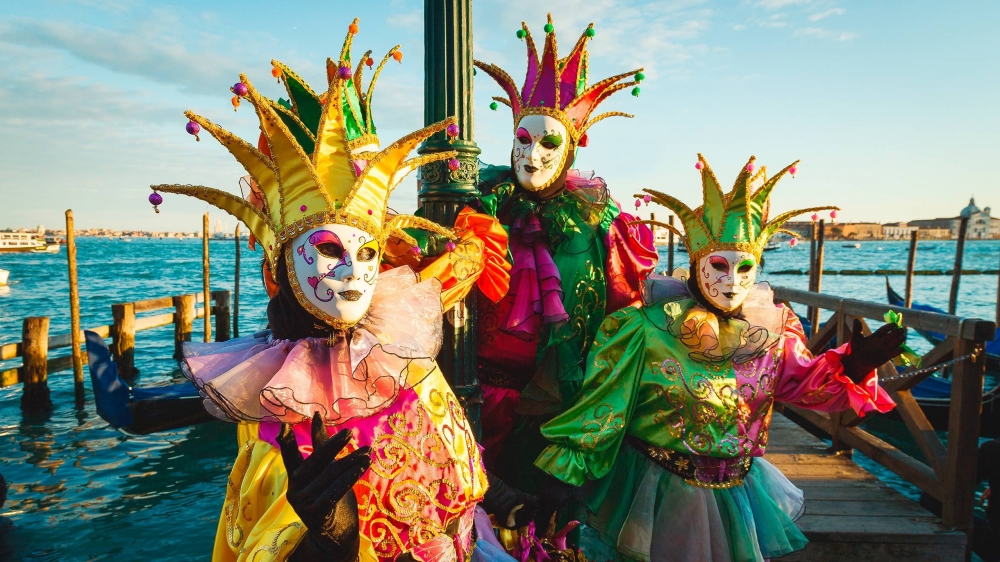 В Венеции первые карнавалы начали праздновать более тысячи лет назад. 