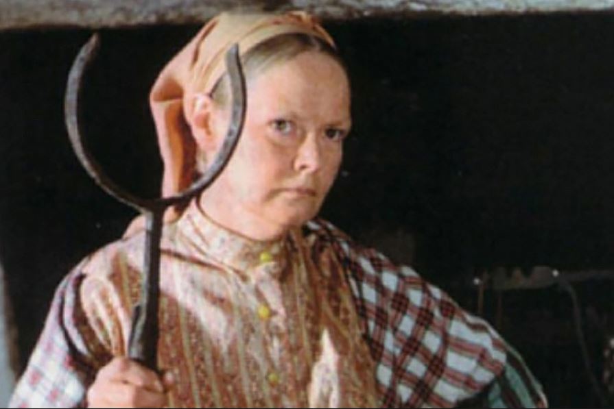Нина Гребешкова в фильме «За спичками». 