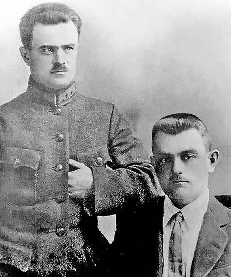 Братья Фёдор (слева) и Василий (справа) Лазаревичи.