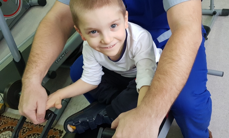 5-летнему Ярославу необходимо специализированное кресло