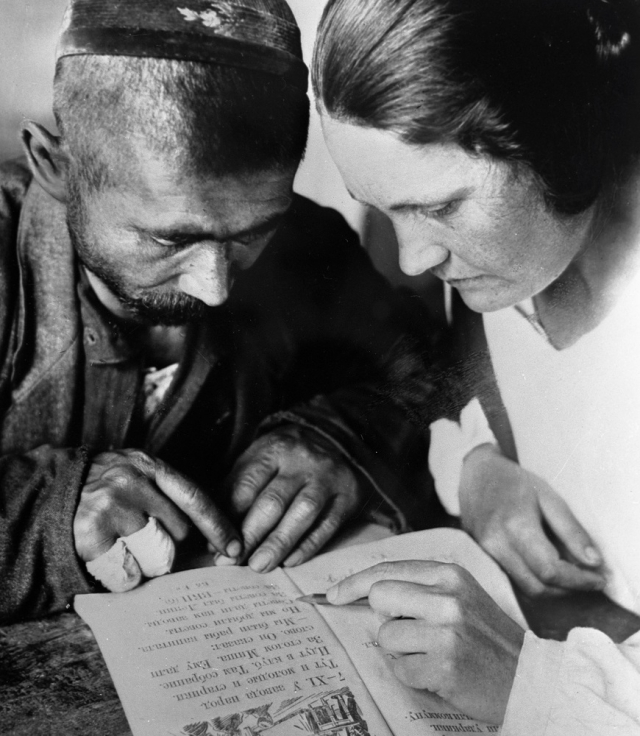 Обучение грамоте в Узбекистане, 1931 г. 