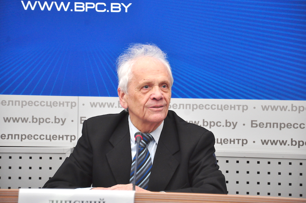 На фото: председатель правления БДФ Владимир Липский.