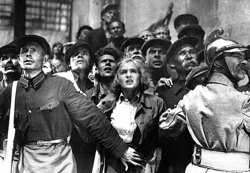 «Зарезанную» цензурой картину «Партийный билет» Ивана Пырьева спасло то, что она понравилась Сталину.